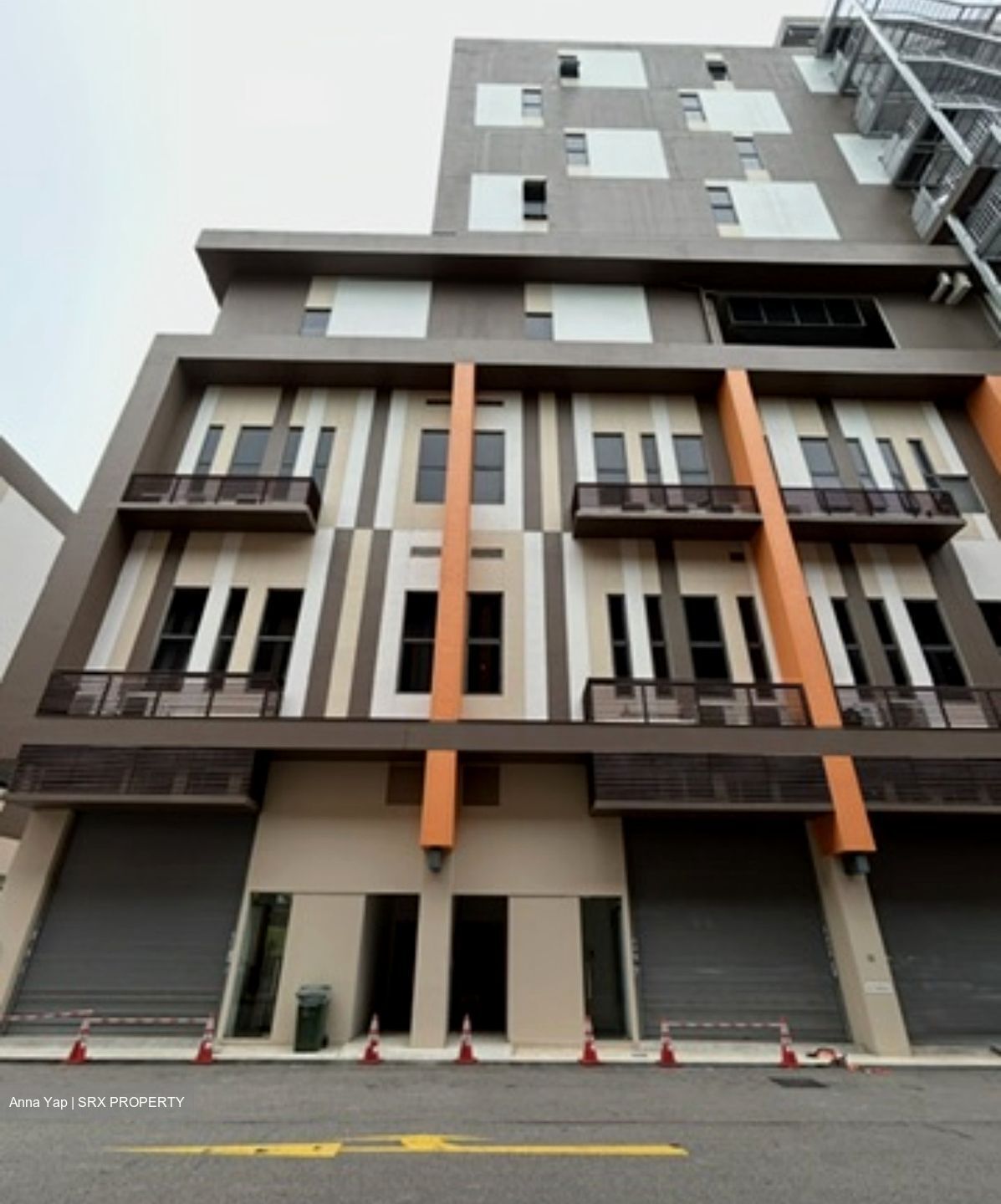 Gambas Crescent (D27), Warehouse #595178981